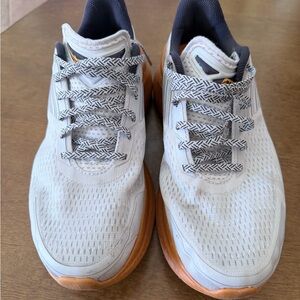 SAUCONY RUNNING SHOES. (SIZE 12)